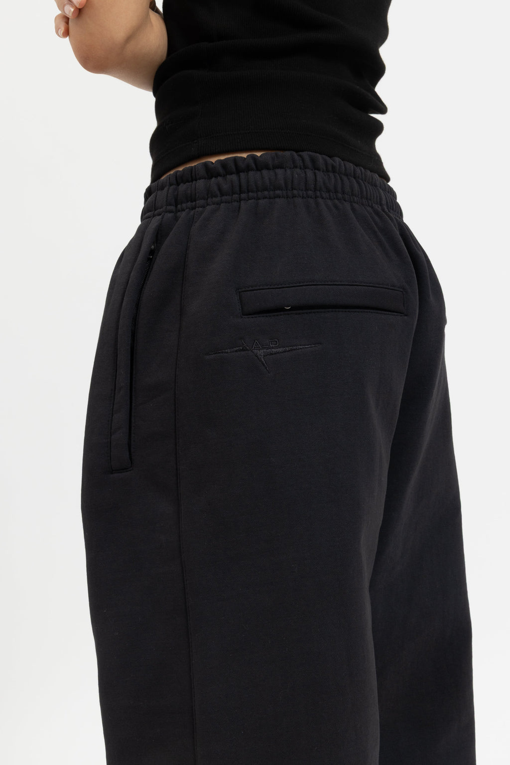 SIGNATURE CUFFED JOGGERS - BLACK