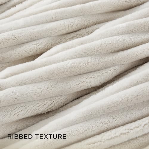 King Size Cream White Faux Fur Comforter Set with 2 Pillowcases X701