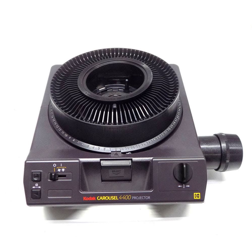 Carousel Projector with Remote Focus and 80-Slide Tray E652
