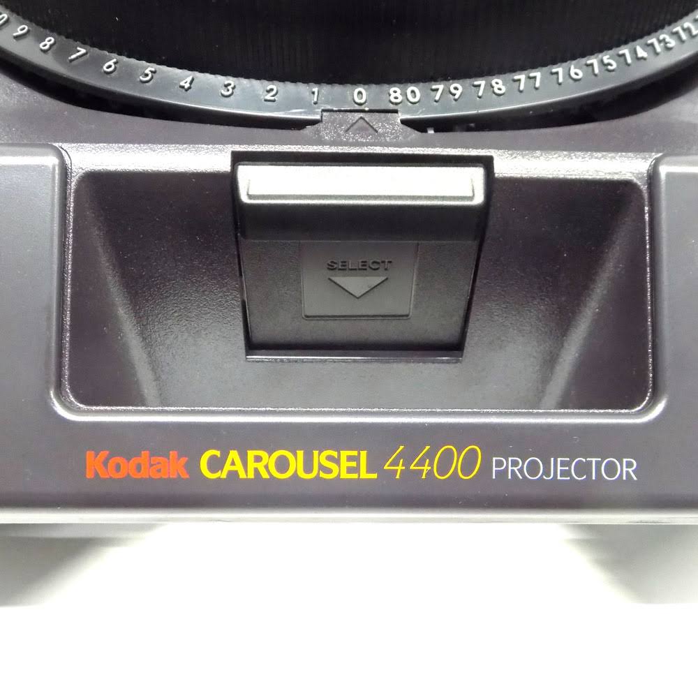 Carousel Projector with Remote Focus and 80-Slide Tray E652