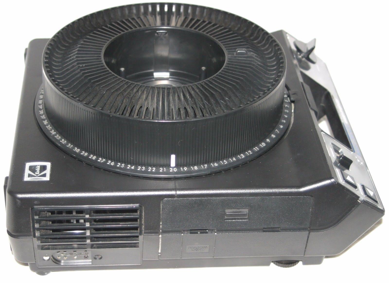 Carousel Projector with Remote Focus and 80-Slide Tray E652
