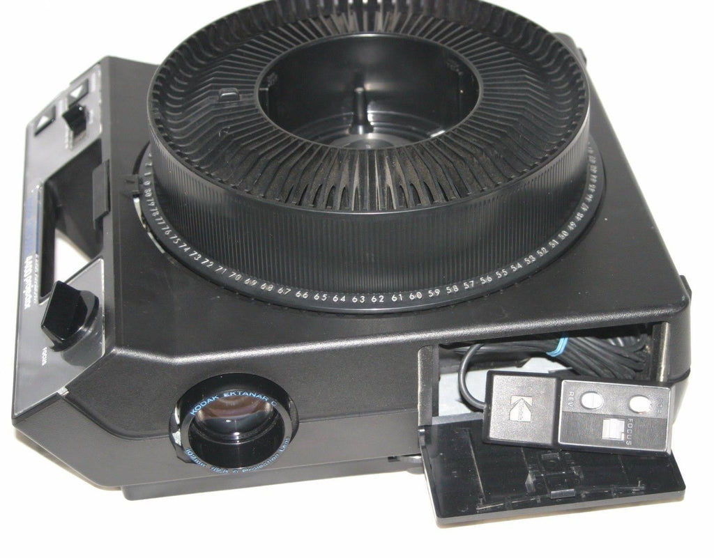 Carousel Projector with Remote Focus and 80-Slide Tray E652