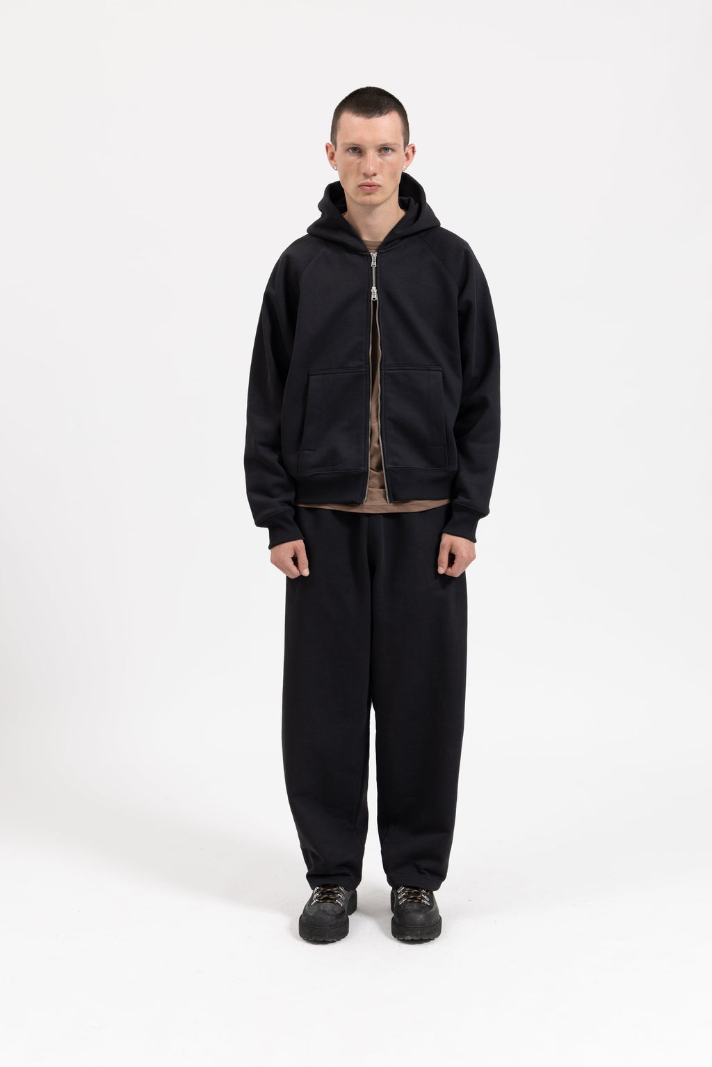 SIGNATURE ZIP-UP HOODIE - BLACK