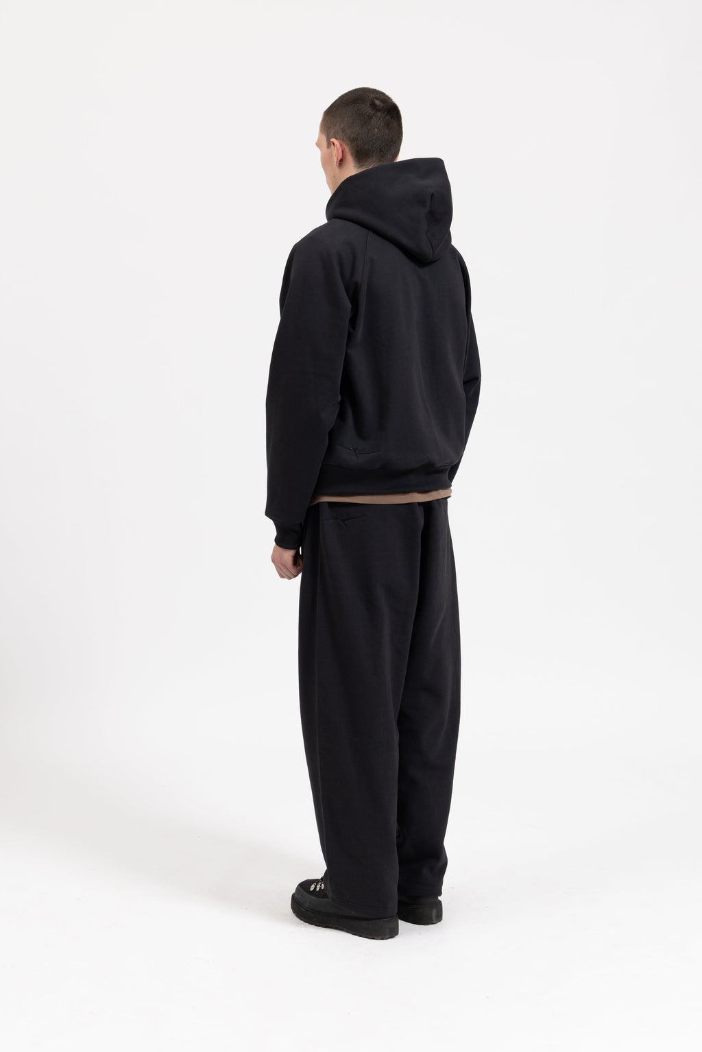 SIGNATURE ZIP-UP HOODIE - BLACK