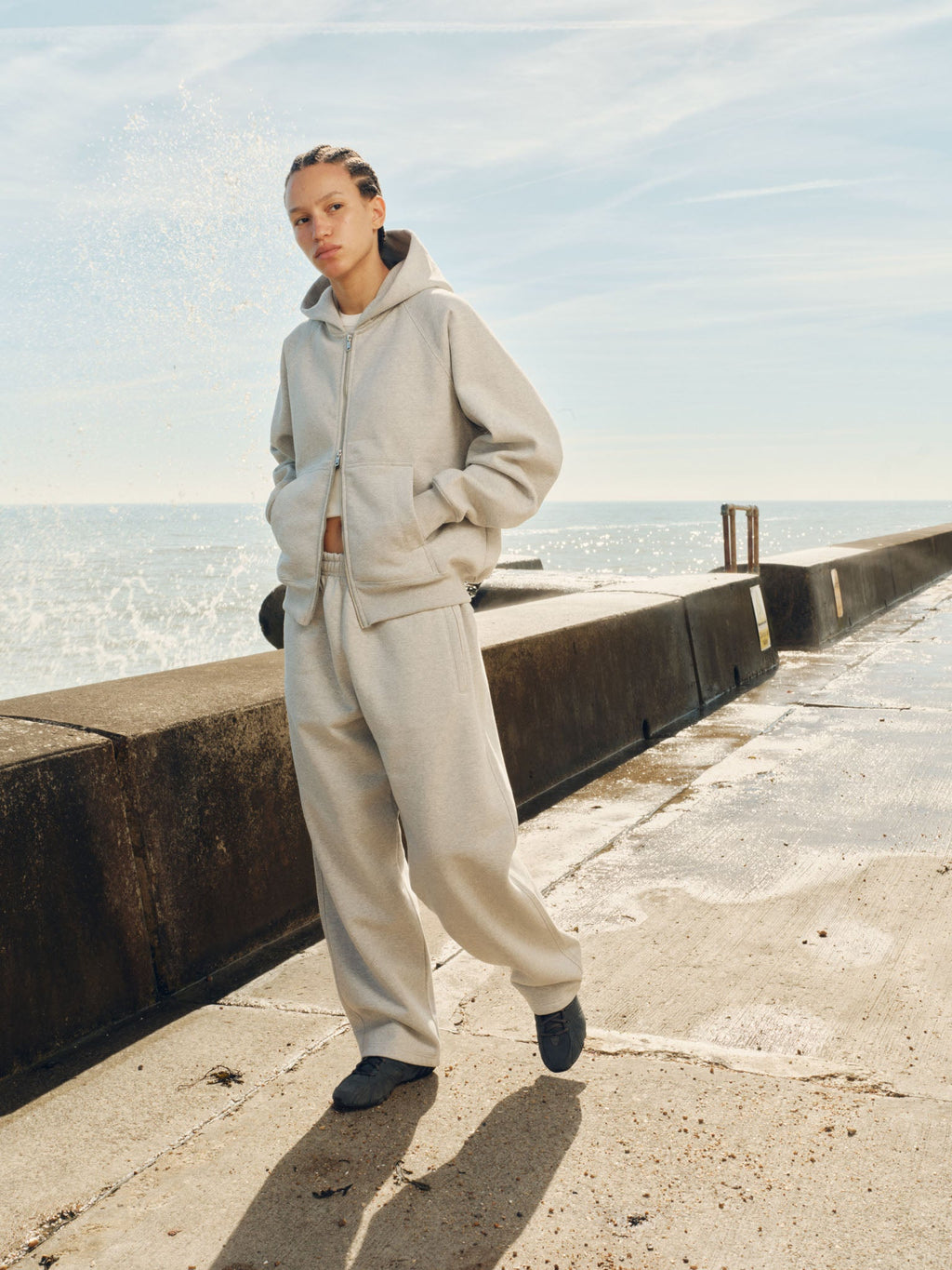 SIGNATURE UNCUFFED JOGGERS -  GREY